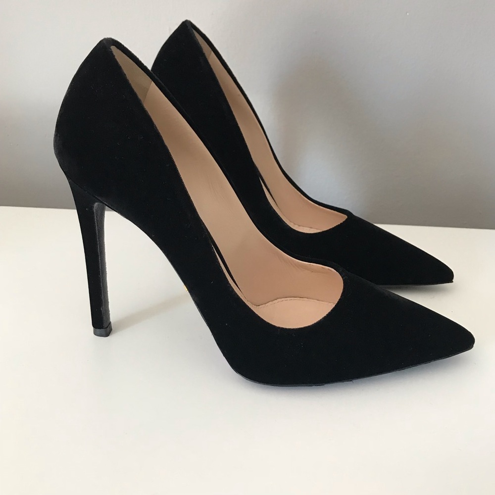 Prada velvet black pumps like new